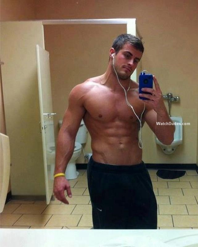 Amazing Selfpics Of Metro Dudes In The Mirror